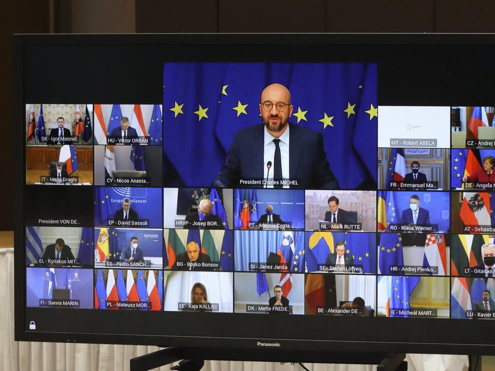 El presidente del Consejo Europeo, Charles Michel, en la imagen, con el resto de jefes de Estado.