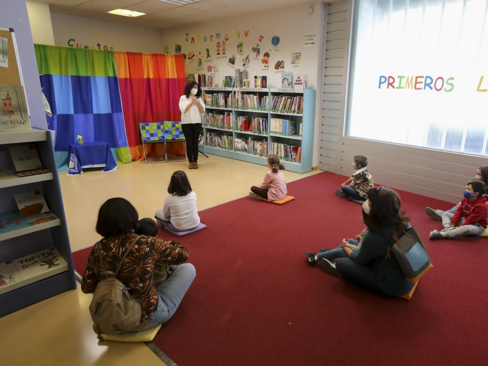 Actividades infantiles en la biblioteca Durán Gudiol de Huesca.