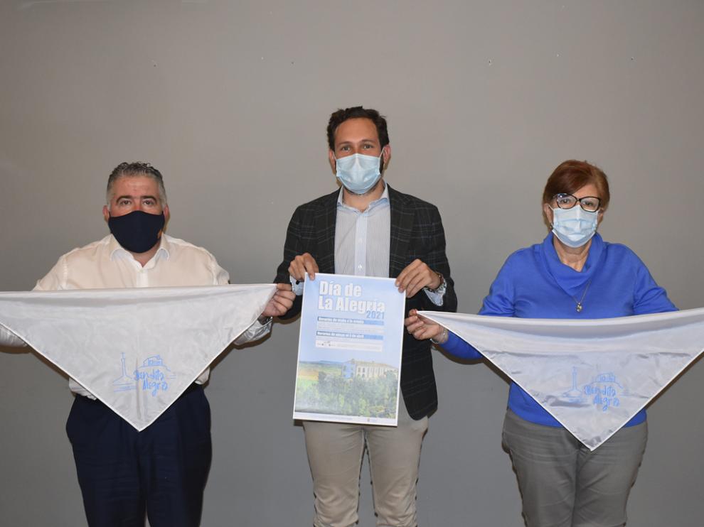 El ayuntamiento repartirá 5.000 pañoletas blancas con la figura de la ermita y la cruz.