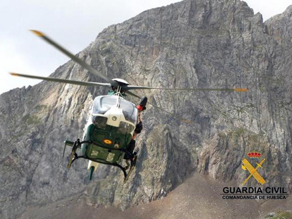 Helicóptero de la Guardia Civil, en una intervención en la provincia de Huesca.