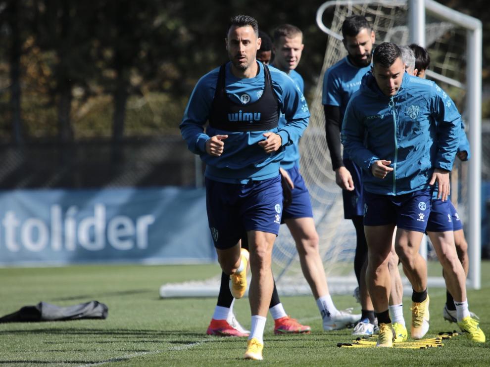 Pedro López hace uno de los ejercicios del entrenamiento de este lunes