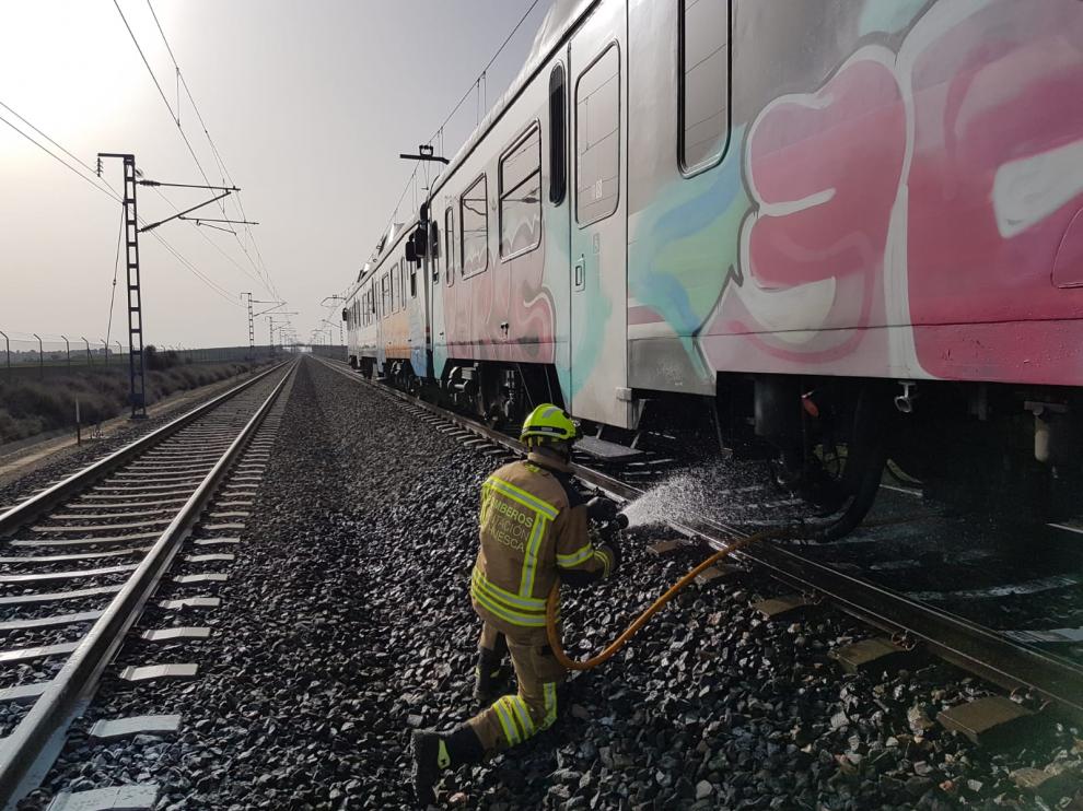Efectivos del SPEIS han sofocado el incendio en el tren de Canfranc