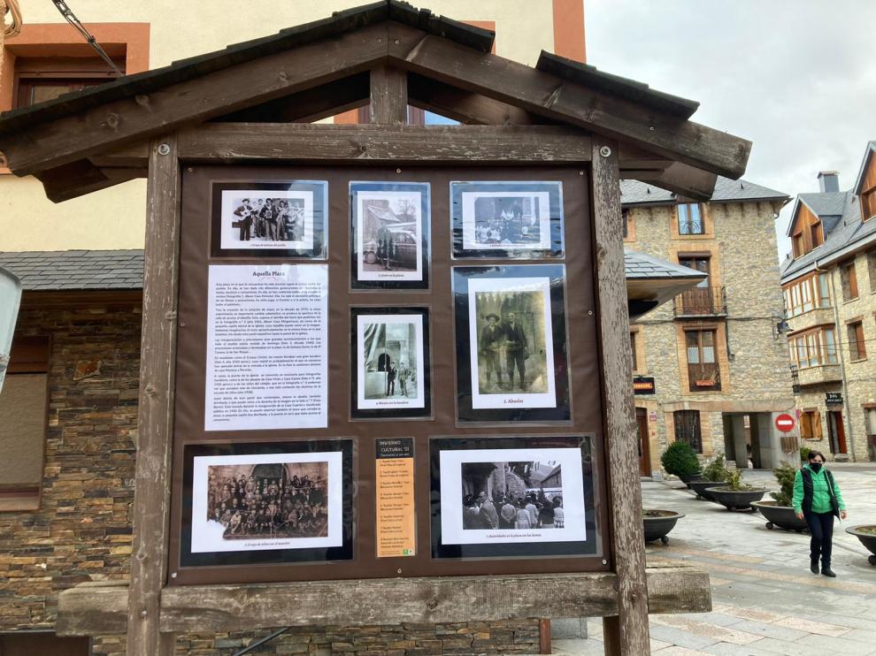 La exposición 'Aquellos panticutos' se ha podido ver en paneles instalados por la villa