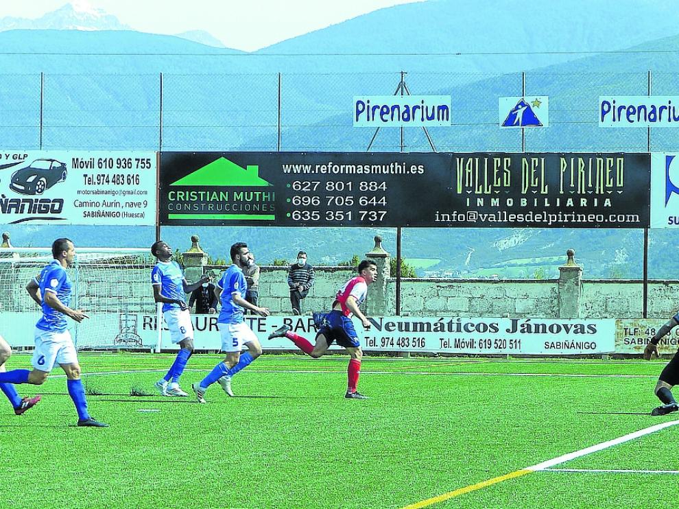 El Sabiñánigo solo pudo sacar un empate ante el Cariñena.