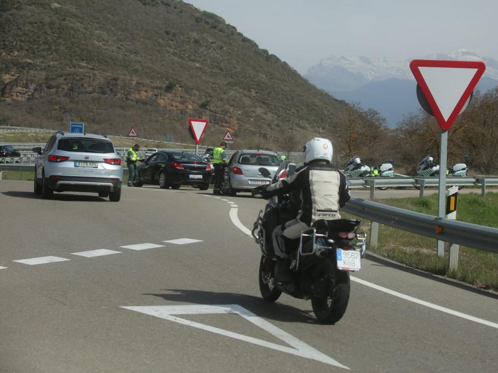 Turismo y controles en Astún.