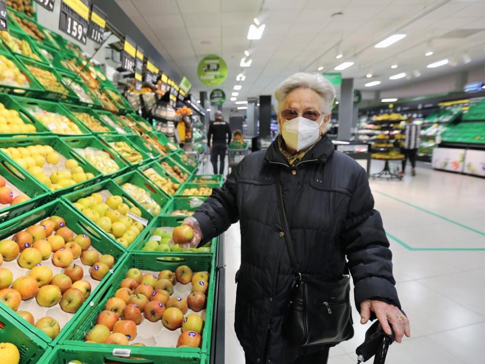 Julia Buisán, en el Mercadona de la calle Doña Sancha.