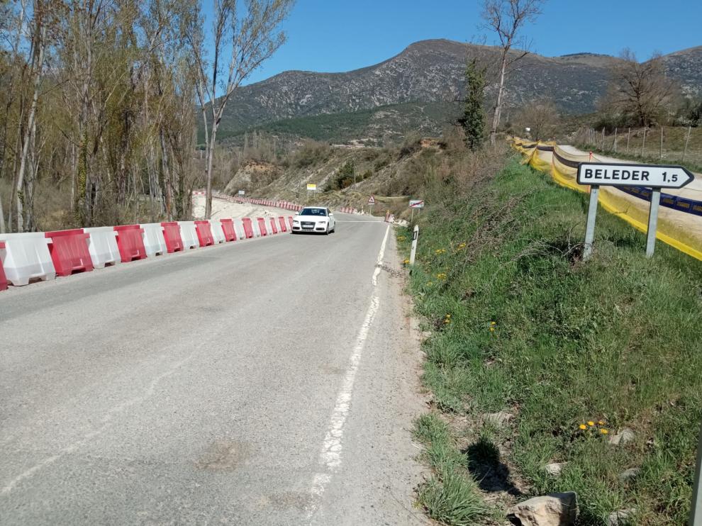 Tramo del Eje Pirenaico en obras, a su paso por el municipio de Campo.
