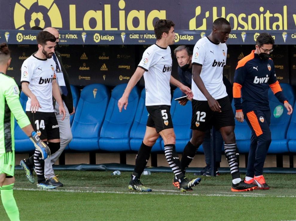 Mouctar Diakhaby abandona el campo ante el Cádiz por supuestos insultos racistas