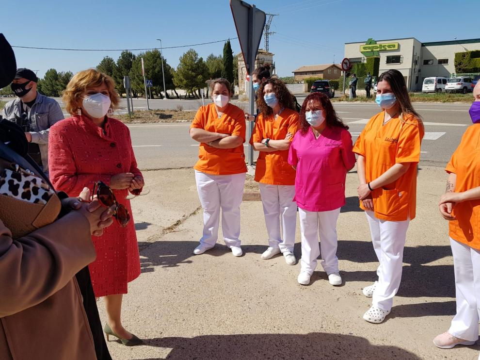 La consejera de Ciudadanía junto a un grupo de trabajadoras de La Abubilla.