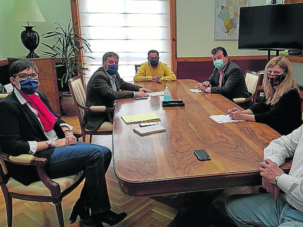 El consejero Soro y Luis Zubieta presentaron ayer la orden tras haber mantenido una reunión sobre la misma.
