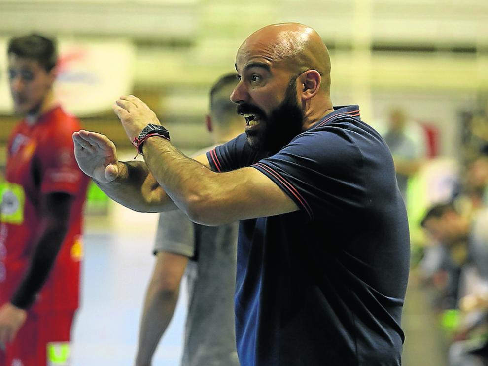 Lidio Jiménez durante un partido de la pasada temporada en el Palacio de Deportes de Huesca.