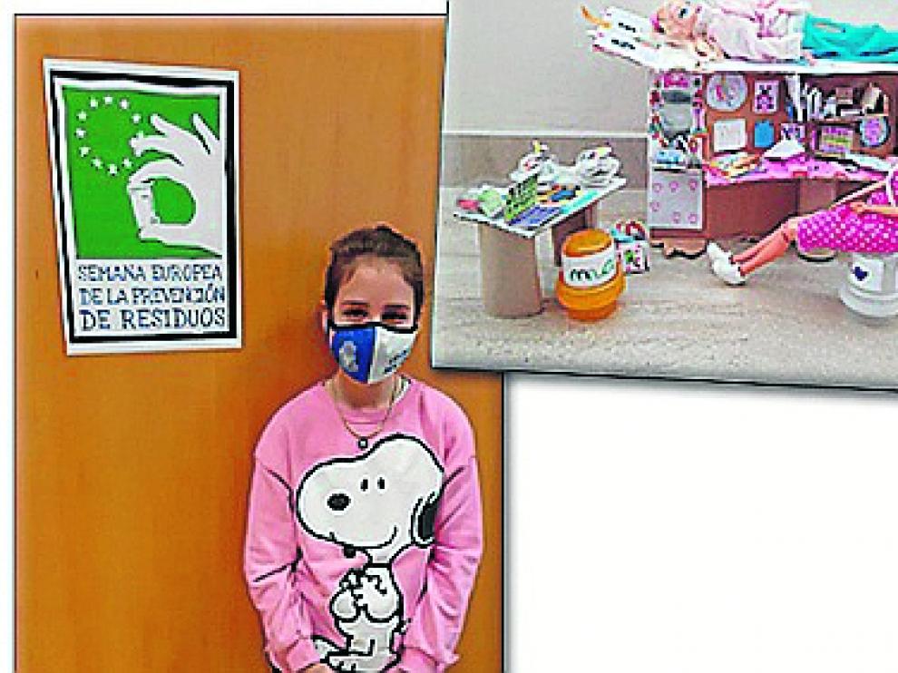 Teresa Monguilod junto a su propuesta de juguetes con objetos reciclados