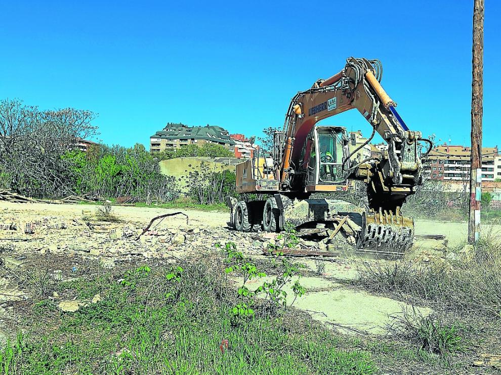 Trabajos en el solar de las Harineras de Huesca esta semana.