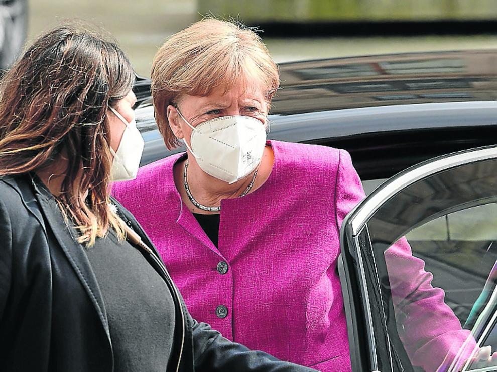 La canciller alemana Angela Merkel, a su llegada ayer a una reunión de su partido, el CDU, con el CSU de Baviera.