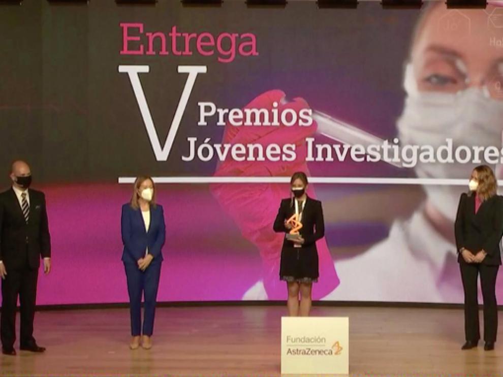 Ana Pardo Saganta recogiendo el premio en la categoría “Respiratorio”.