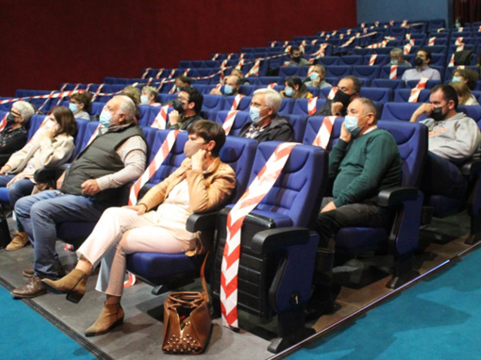 La reunión tuvo lugar en el Cine-teatro “El Molino” de Sariñena.