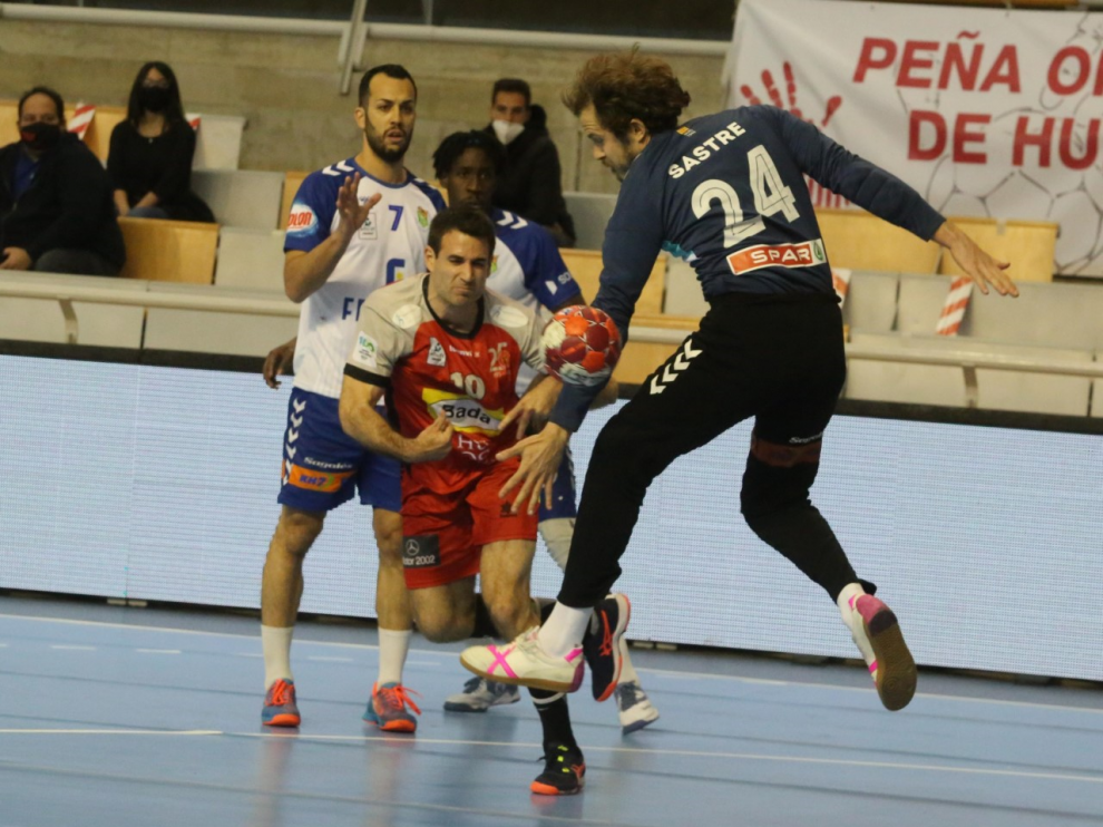 Adriá Pérez lanza ante Sastre.