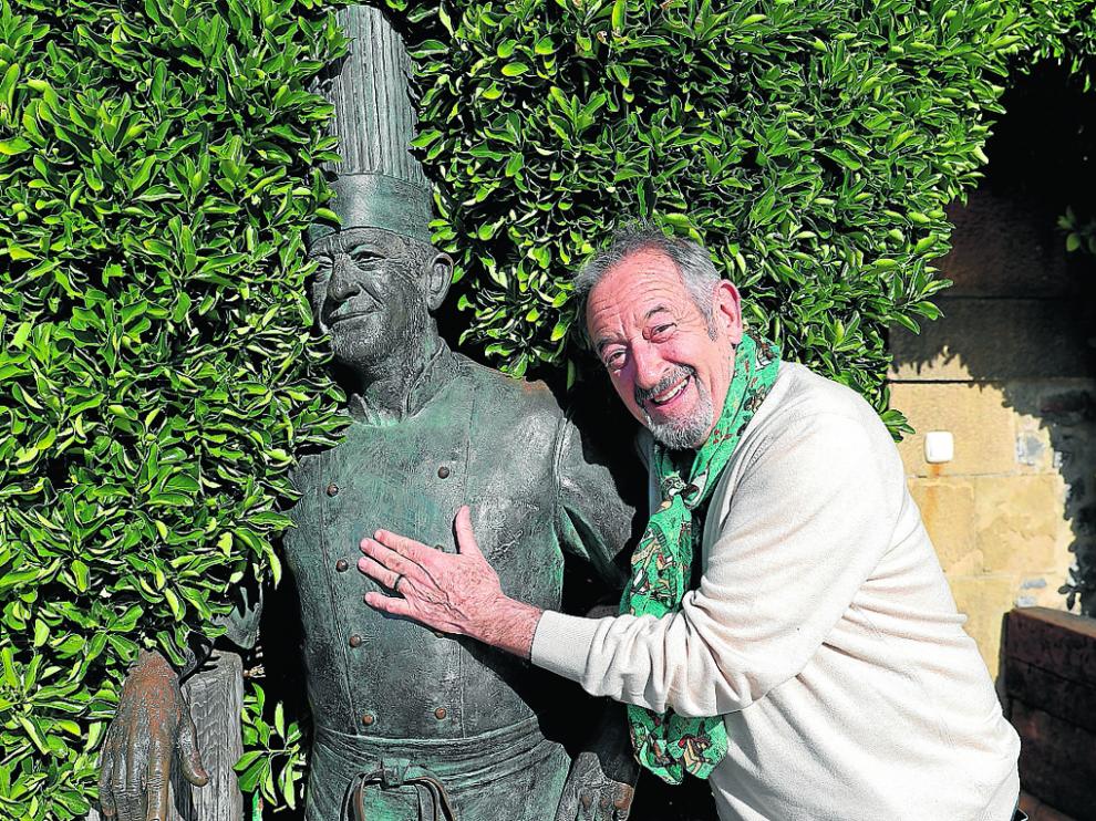El cocinero Karlos Arguiñano, posa en su restaurante de Zarautz.