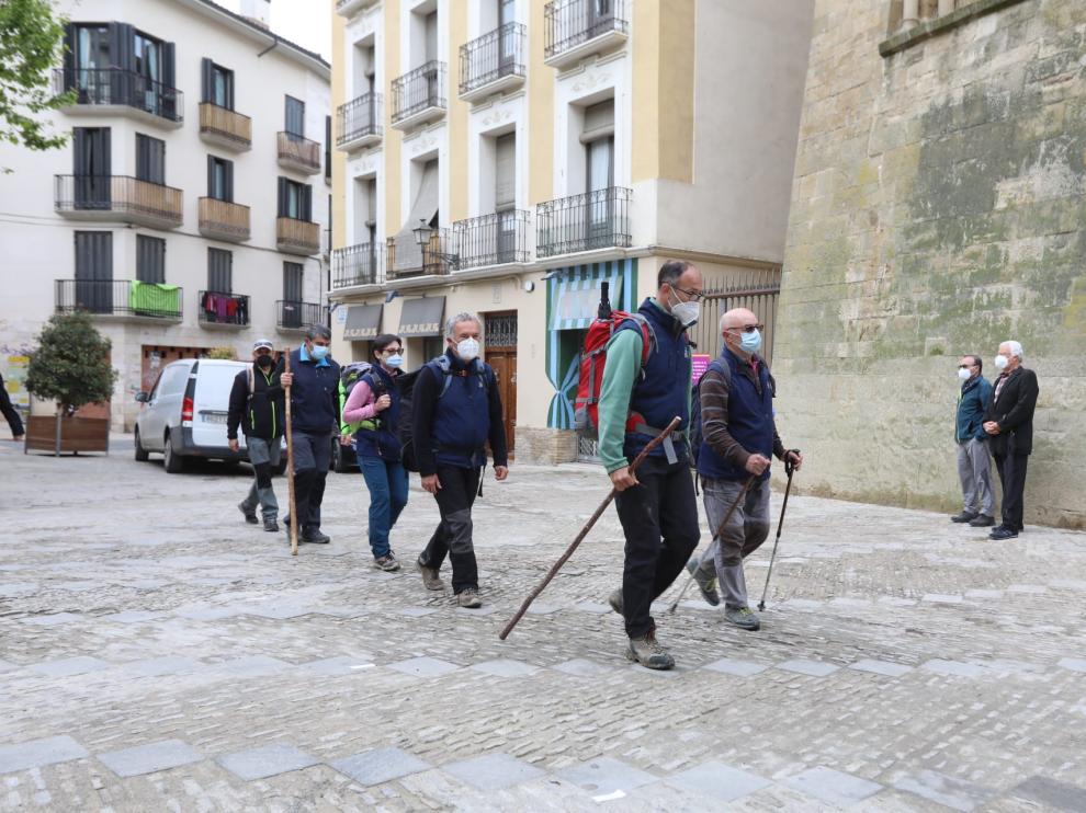 Los peregrinos a su llegada a la iglesia de San Pedro el Viejo
