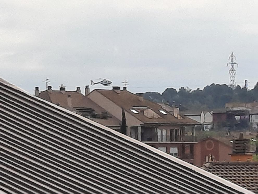 El helicóptero sobrevuela la zona de búsqueda