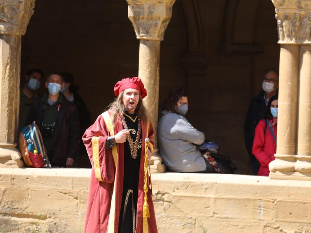 La visita turística de la mañana de este sábado ha contado con una representación teatral
