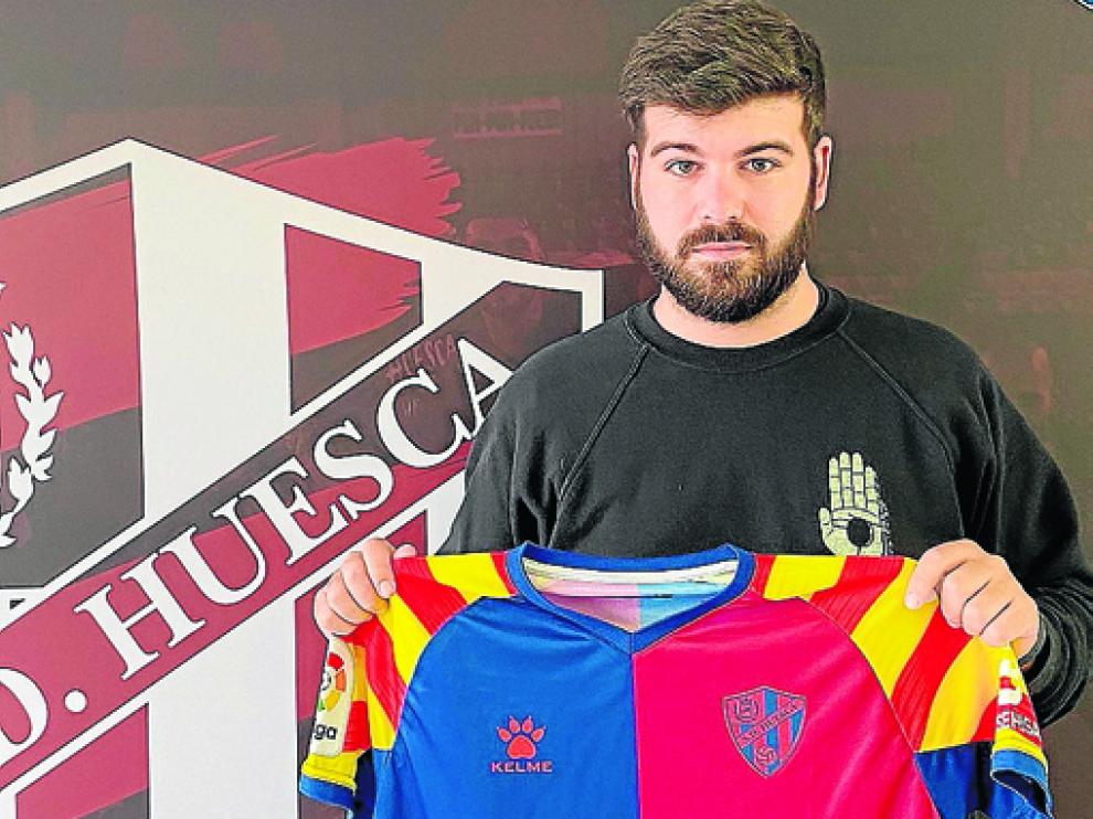 Jorge Lasaosa, con la camiseta del Huesca-Getafe.