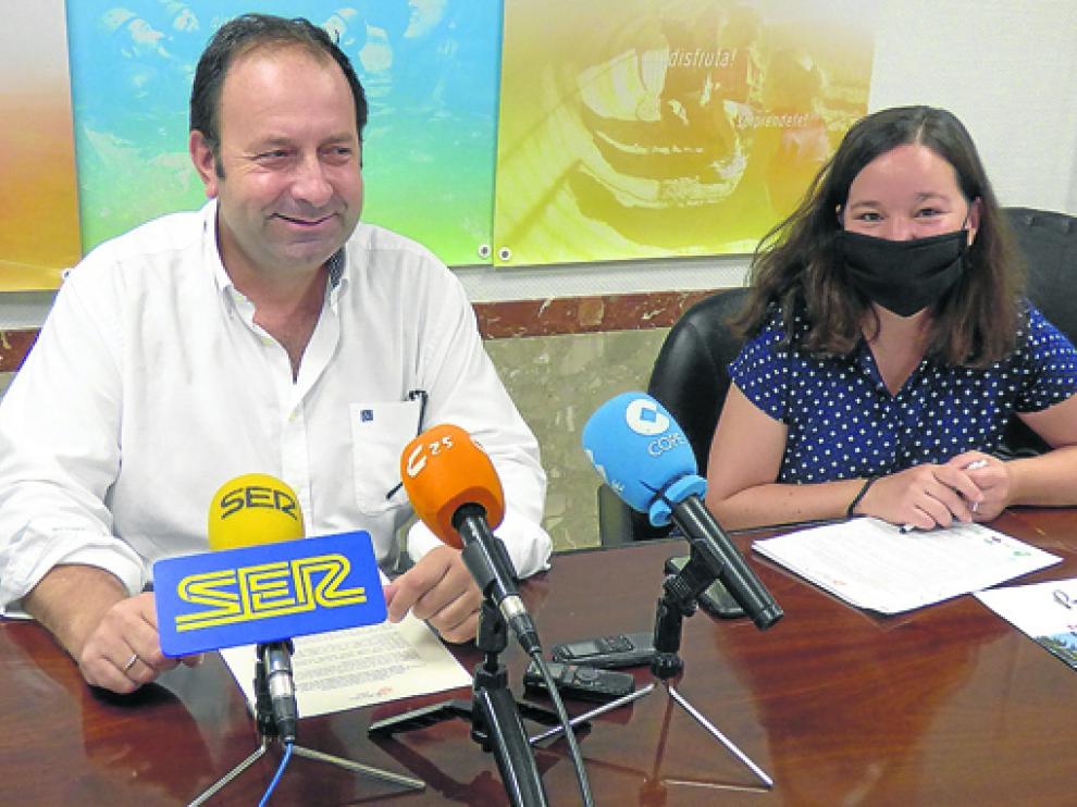 El presidente del Ceder Somontano, Mariano Altemir y Patricia Sanchón, técnica de este grupo.