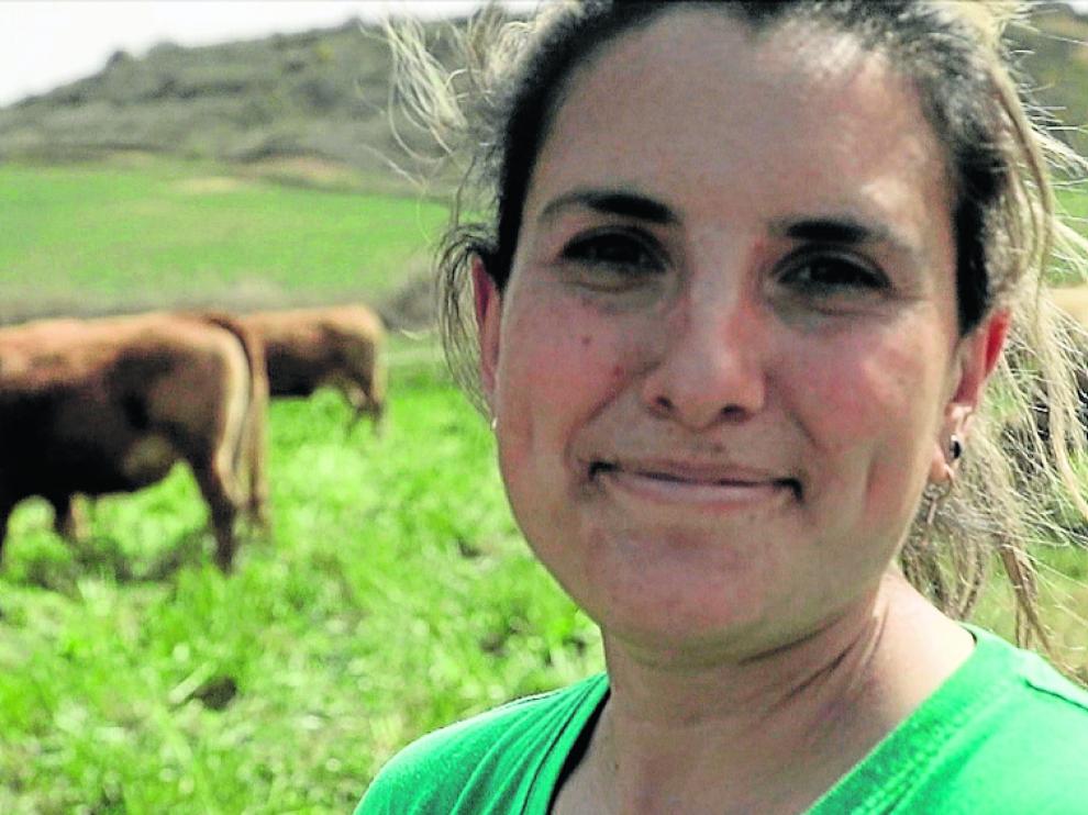 La montisonense Beatriz Sancho, veterinaria y ganadera de vacas nodrizas