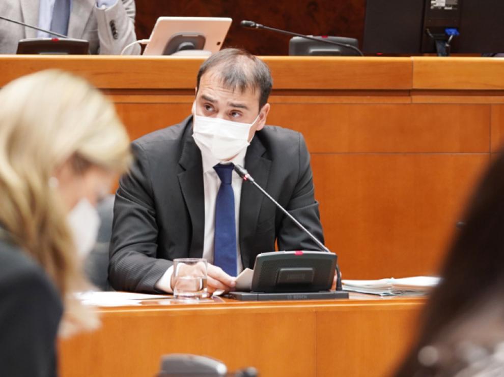 Andrés Leal, durante su comparecencia de este lunes en la Comisión de Hacienda de las Cortes.