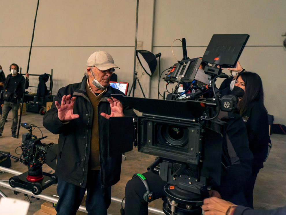 El cineasta Carlos Saura en un momento del rodaje de su corto "Los fusilamientos del 3 de mayo".