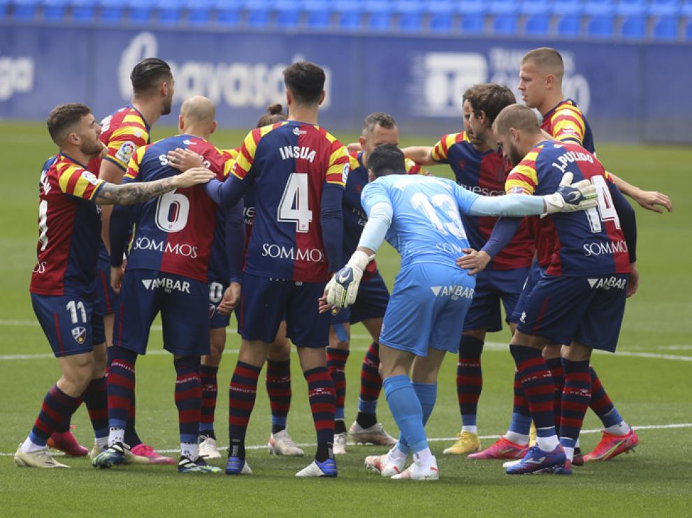 Jugadores del Huesca en el partido ante el Getafe.
