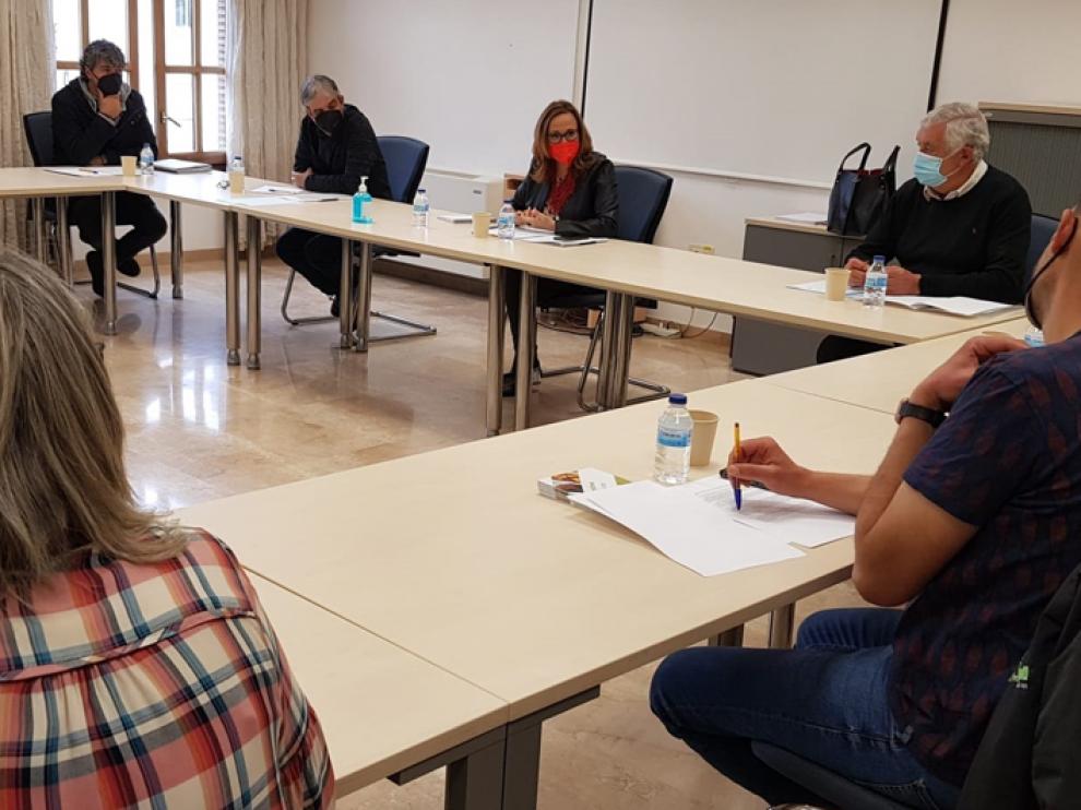 La consejera de Presidencia y Relaciones Institucionales, Mayte Pérez, se reúne en Valderrobres con representantes empresariales e institucionales de la comarca del Matarraña