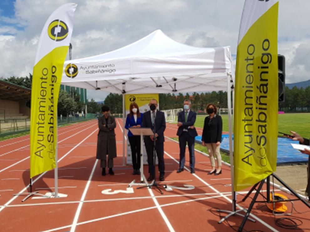Las pistas de atletismo de Sabiñánigo lucen renovadas