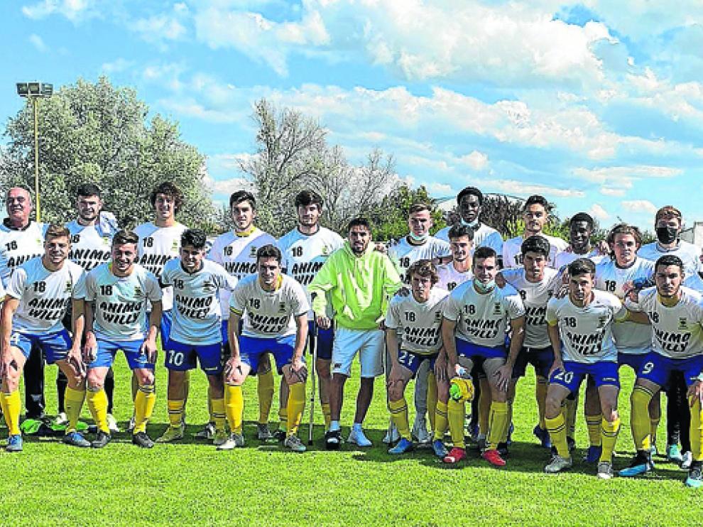 Los jugadores del Robres mostraron su apoyo a su compañero Willy, lesionado.