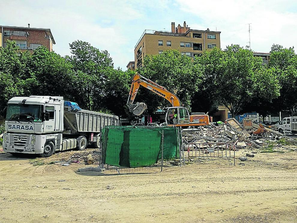 Estado del solar de Textil Bretón durante la mañana de este lunes