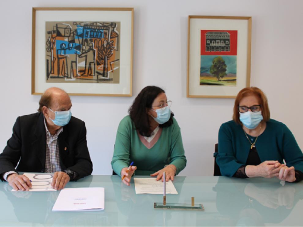 Firma del convenio de colaboración entre el Ayuntamiento de Binéfar y entidades sociales