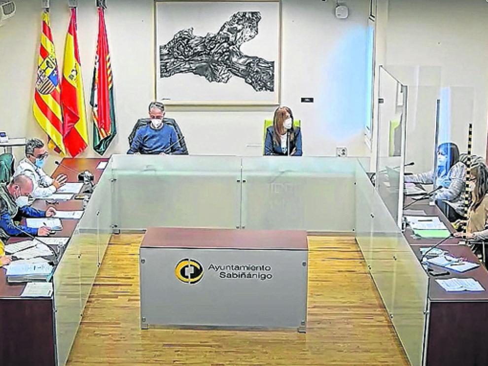 Participantes en el pleno del Ayuntamiento de Sabiñánigo celebrado la semana pasada.