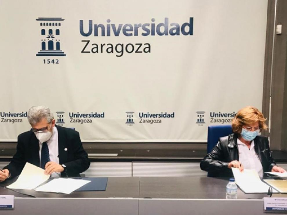 María Victoria Broto y Mayoral en la firma del convenio este martes