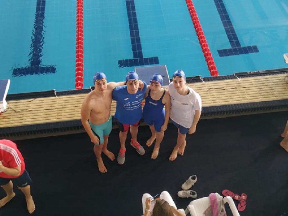 Nadadores de la Universidad de Zaragoza en los campeonatos de 2019
