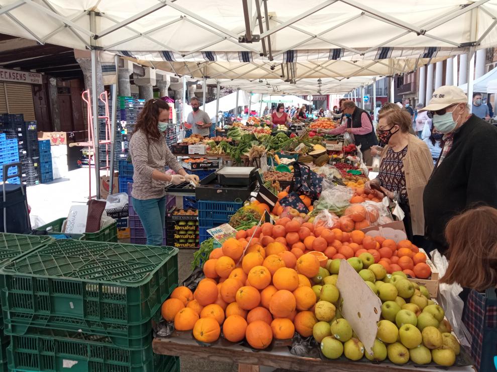 Los mercados de frutas y hortalizas han formado uno solo en Barbastro.