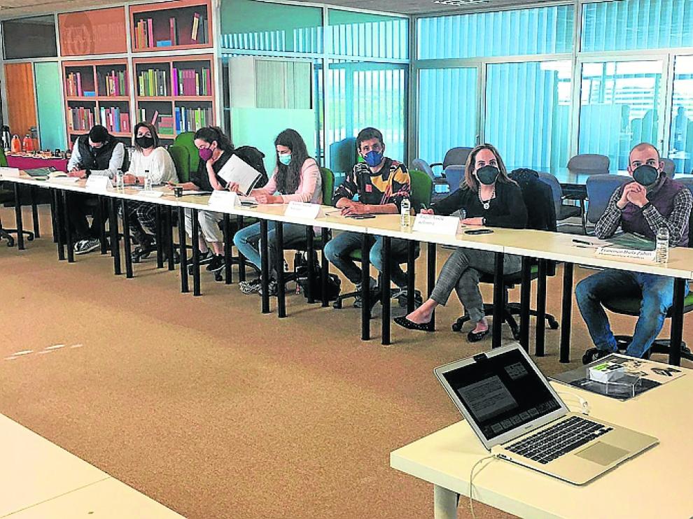 Reunión en la Sala Conexión de Walqa de los representantes de gestión de personas de las empresas del Foro Huesca Excelente.