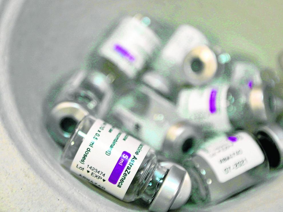 Viales de la vacuna de AstraZeneca una vez administrado el fármaco.