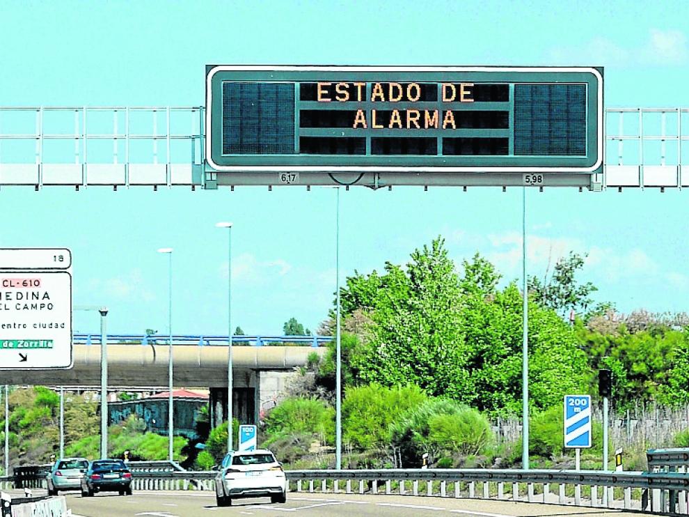 Vista de un cartel informativo ayer en Valladolid a pocas horas de que finalizara el estado de alarma.