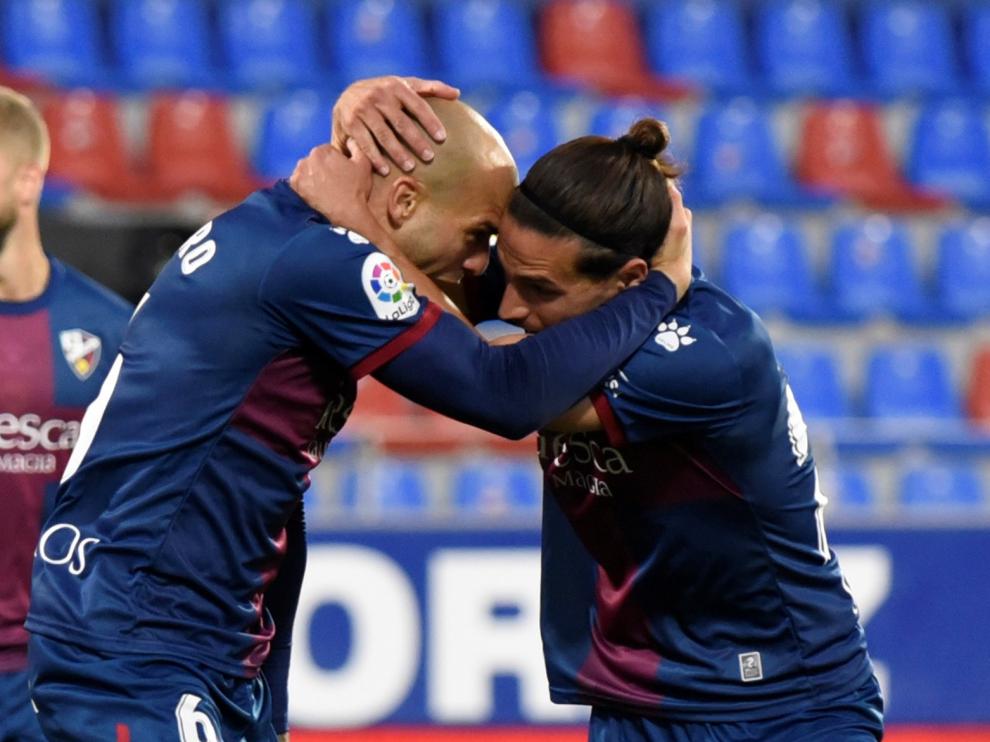 Celebración del Huesca del gol de Sandro Ramírez