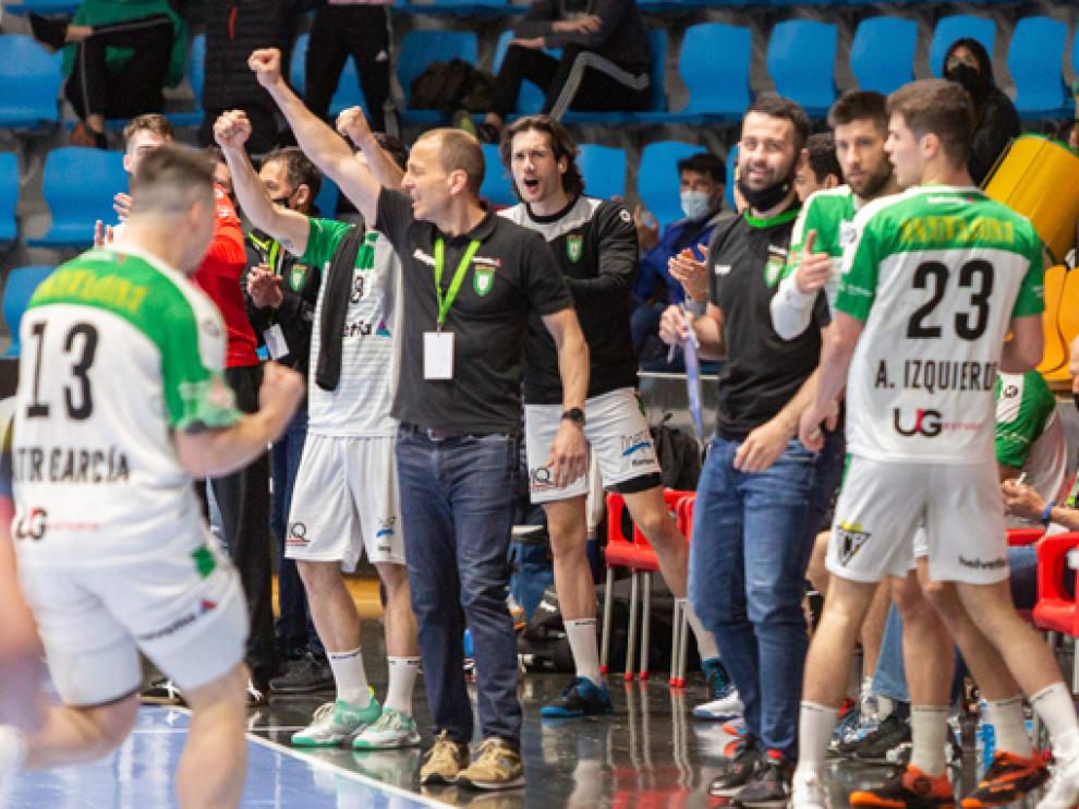 Domínguez celebra un tanto de los suyos en un partido de esta temporada.