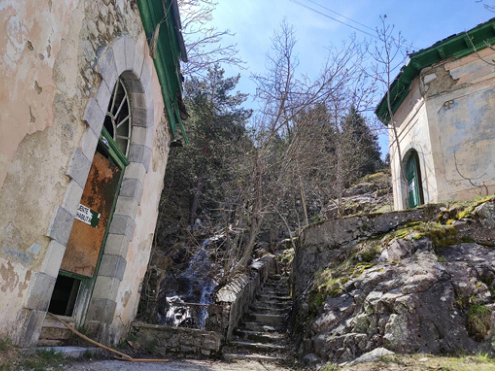Imagen del deterioro de Los Baños de Benasque