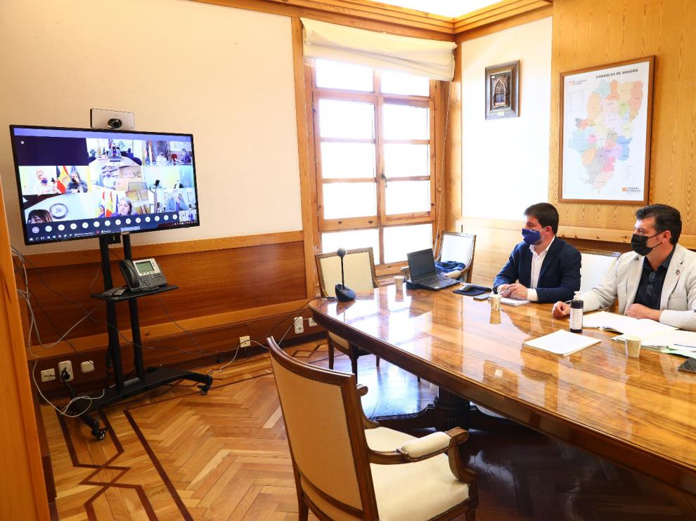 José Manuel Salvador y Javier Allué, director general de Ordenación del Territorio y Comisionado del Gobierno de Aragón para la Despoblación.