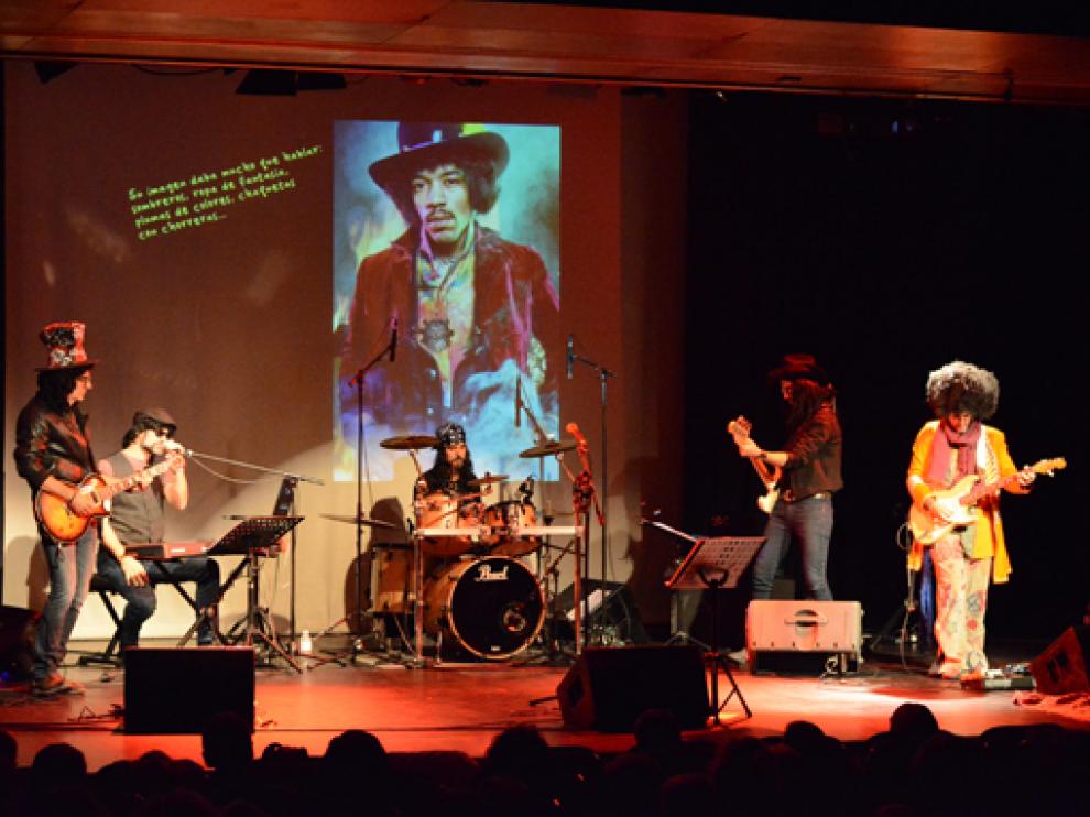 Los profesores de la escuela de música moderna Mumo caracterizados como celebridades del rock.