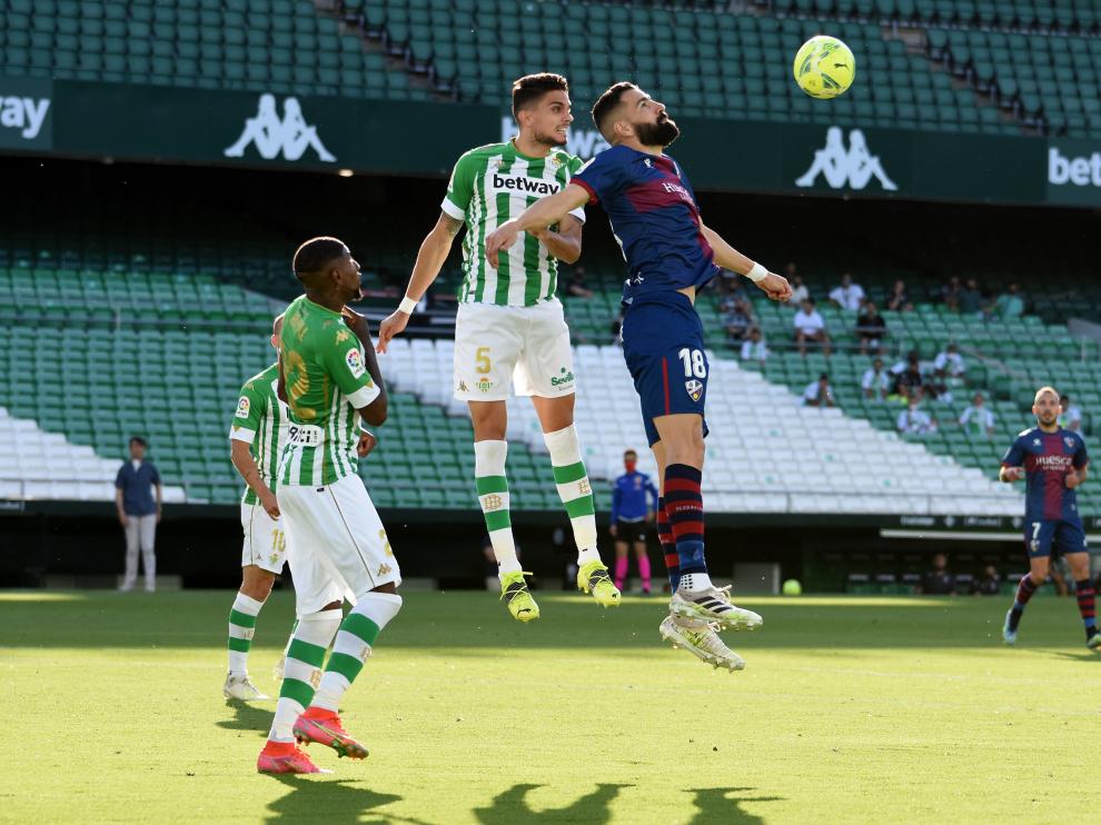 Imagen del partido entre el Betis y el Huesca.