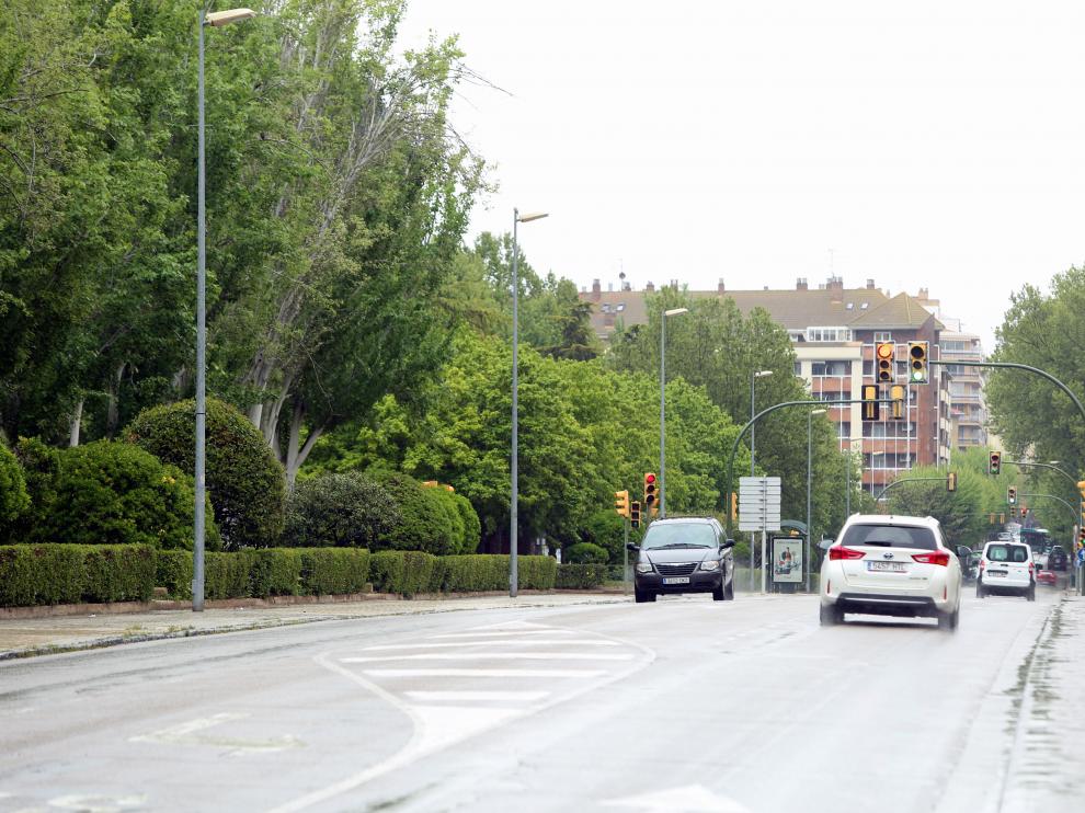 Vista del vial central de la avenida Martínez de Velasco.